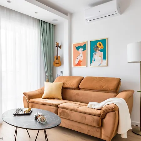 Modern With Balcony, Bikes & Parking - Pinnacle *