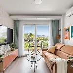 Exquisite Couples Delight With Free Bikes & Parking Split