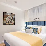 Exquisite Couples Delight With Free Bikes & Parking