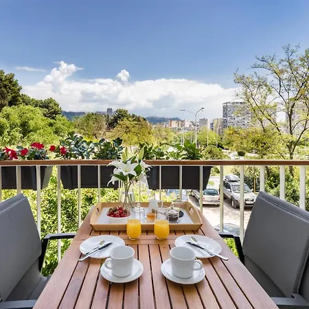 Exquisite Couples Delight With Free Bikes & Parking Apartman