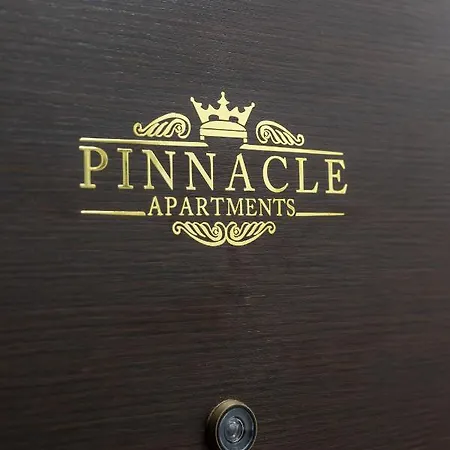 Apartment Modern With Balcony, Bikes & Parking - Pinnacle *