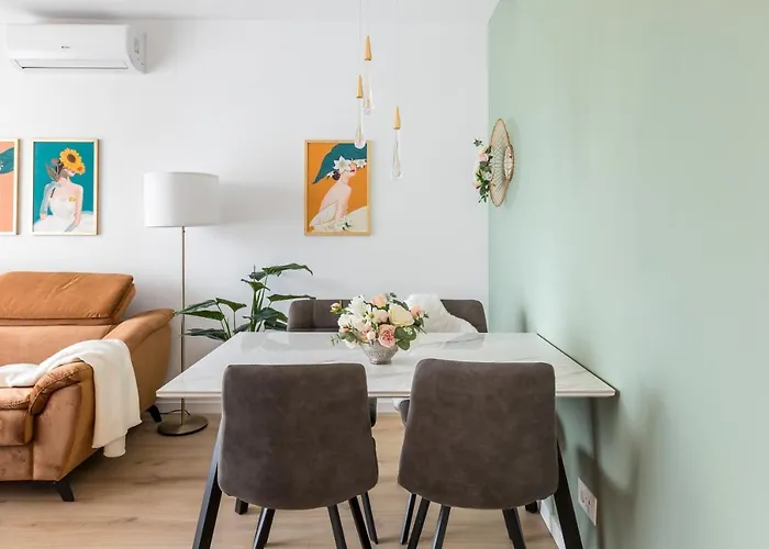 Apartman Exquisite Couples Delight With Free Bikes & Parking