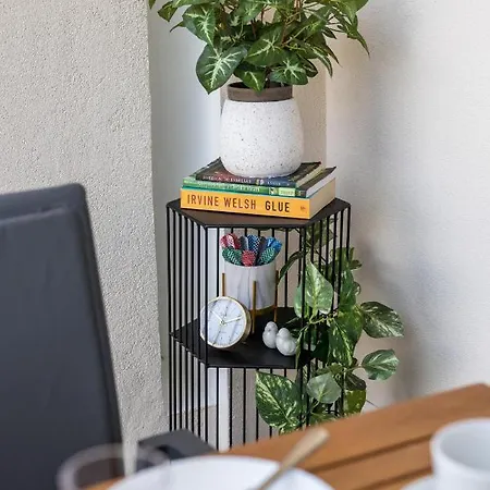 Lägenhet Exquisite Couples Delight With Free Bikes & Parking