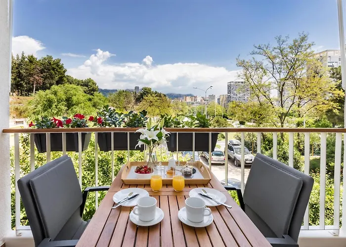 Exquisite Couples Delight With Free Bikes & Parking Daire