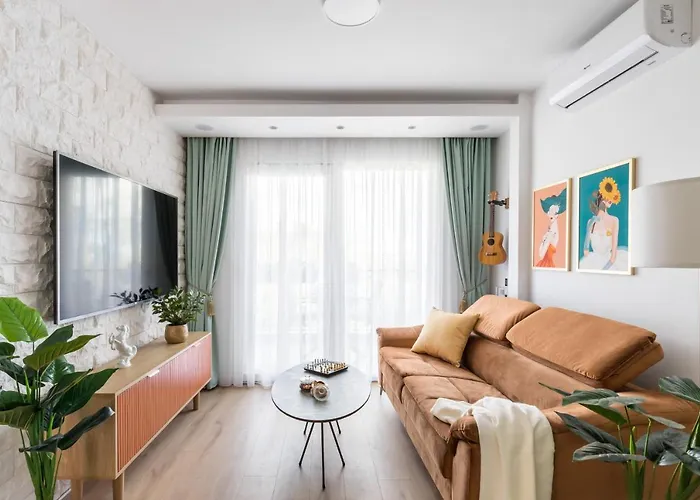 Exquisite Couples Delight With Free Bikes & Parking Daire Split