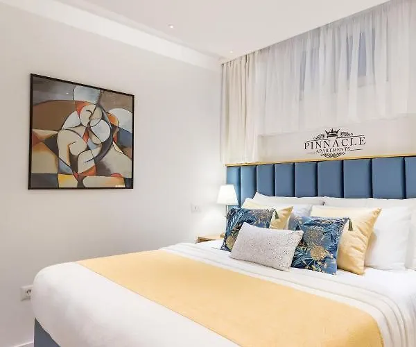 Exquisite Couples Delight With Free Bikes & Parking