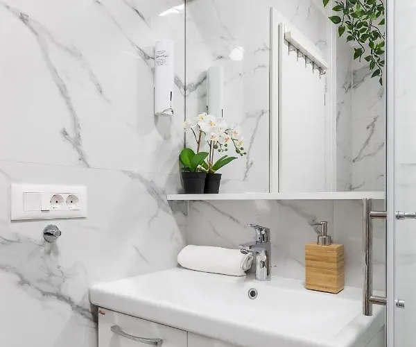 Exquisite Couples Delight With Free Bikes & Parking Daire *