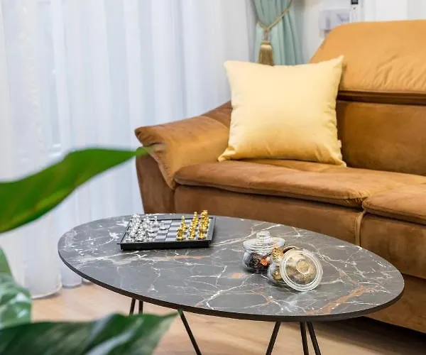 Exquisite Couples Delight With Free Bikes & Parking * Split