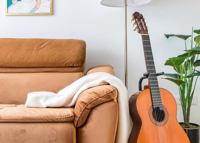 Exquisite Couples Delight With Free Bikes & Parking Daire Split